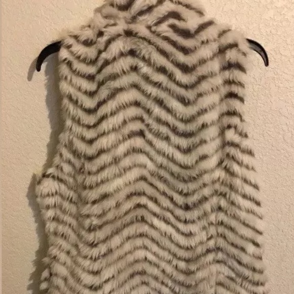 Sold!! Me Jane, Faux- Fur Vest XL - Picture 5 of 5